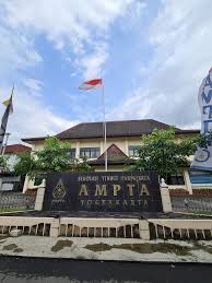 Lingkungan kampus Pascasarjana STP AMPTA