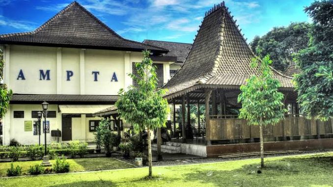 Nuansa akademik dan industri